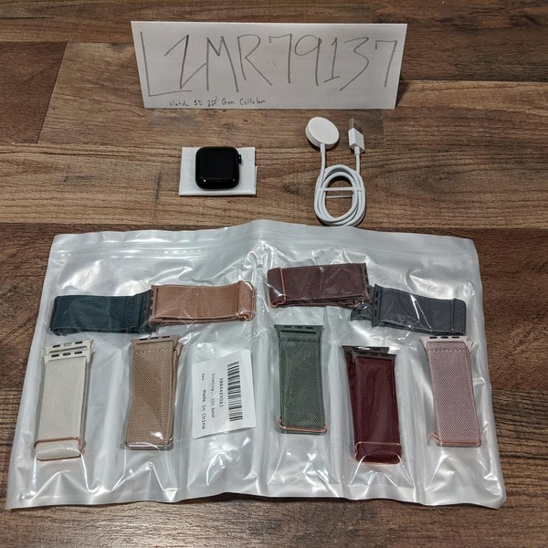 Apple Watch SE 2nd Gen 40mm - Unlocked, Midnight, A2726 - Cellular, Aluminum