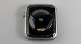 Fair
													Apple Watch Series 4 44mm - Silver, A1978 - GPS, Aluminum, photo 3 of 7