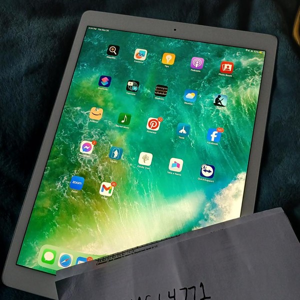 Apple iPad Pro 12.9 inch 1st Gen 2015 - Wi-Fi, 128 GB, Silver, A1584, 1st Gen 2015