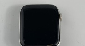 Fair
													Apple Watch Series 4 44mm - Silver, A1978 - GPS, Aluminum, photo 2 of 7