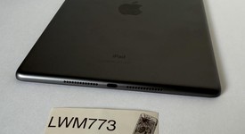 Mint
													Apple iPad 8th Gen - Unlocked, Gray, 32 GB, A2428, photo 4 of 7
