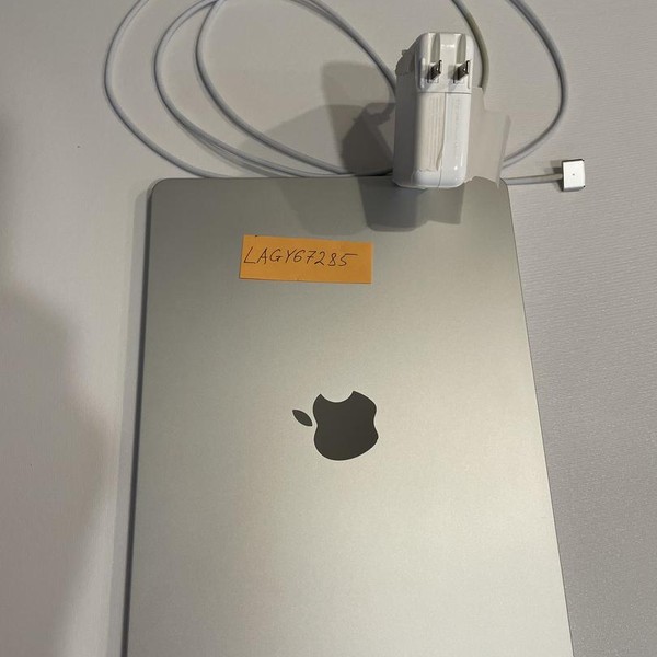 MacBook Air 2022 (M2) - 13 inch - 512 GB, Silver, 24 GB, Apple M2