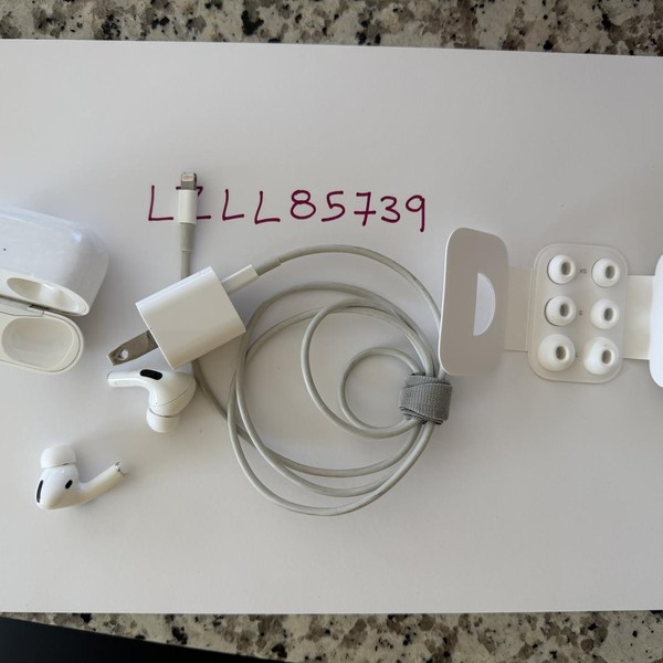 Apple AirPods Pro - Wireless Case