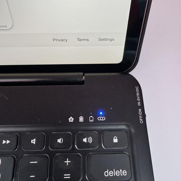 Apple iPad Pro 12.9 inch 4th Gen 2020 - Unlocked, 128 GB, Silver, A2069