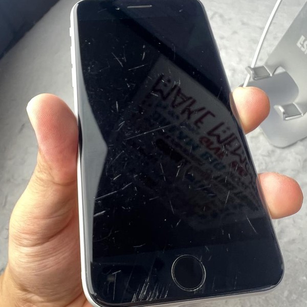 Apple iPhone SE 2nd Gen 2020 - Unlocked, 64 GB, White, A2275