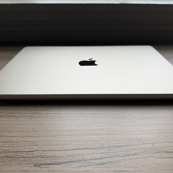 MacBook Air 2025 (M4) - 13 inch - 512 GB, Starlight, 24 GB, Apple M4