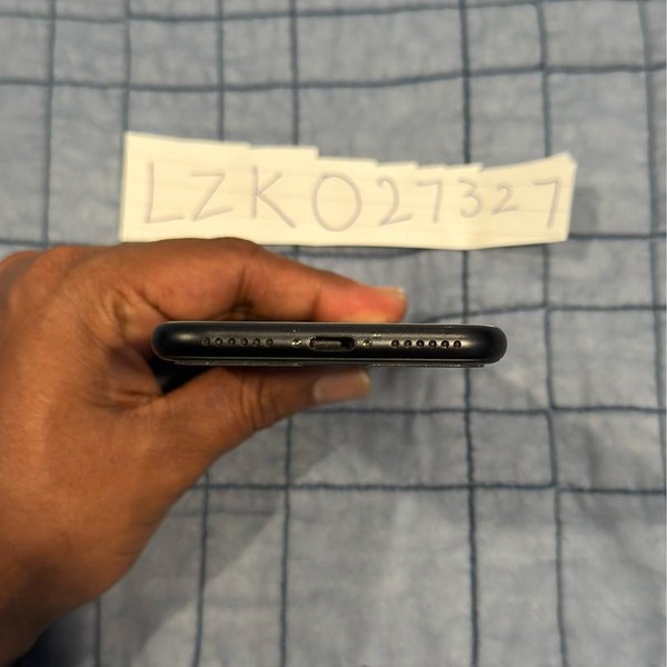 Apple iPhone SE 2nd Gen 2020 - Unlocked, 64 GB, Black, A2275