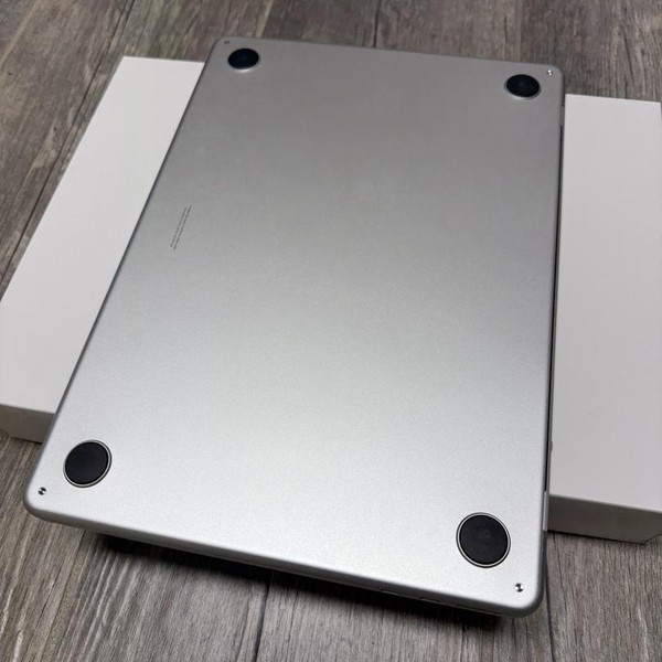 MacBook Air 2022 (M2) - 13 inch - 512 GB, Silver, 16 GB, Apple M2