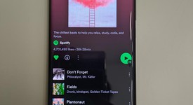 Mint
													Motorola Edge - Unlocked, Black, 256 GB, 6 GB, photo 3 of 15