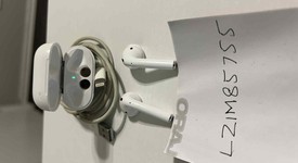 Used
													Apple AirPods 2nd Gen - Lightning Case, photo 3 of 4