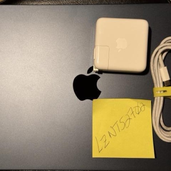 MacBook Air 2022 (M2) - 13 inch - 512 GB, Midnight, 16 GB, Apple M2