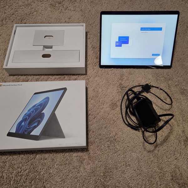 Microsoft Surface Pro 8 - 256 GB, Graphite, 16 GB, Intel Core i7