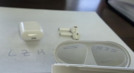 Used
													Apple AirPods 2nd Gen - Lightning Case, photo 4 of 5