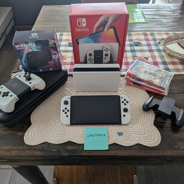 Nintendo Switch - OLED - 64 GB, White