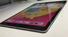 Good
													Apple iPad Pro 12.9" 2nd Gen 2017 - Unlocked, Gray, 256 GB, photo 3 of 6