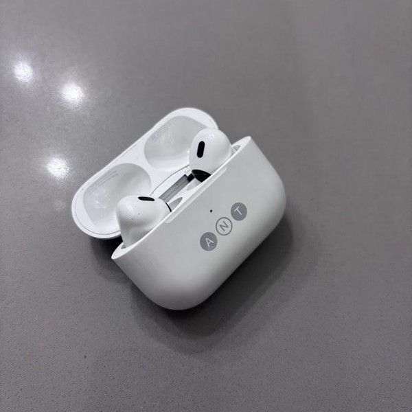 Apple AirPods Pro 2 - Lightning