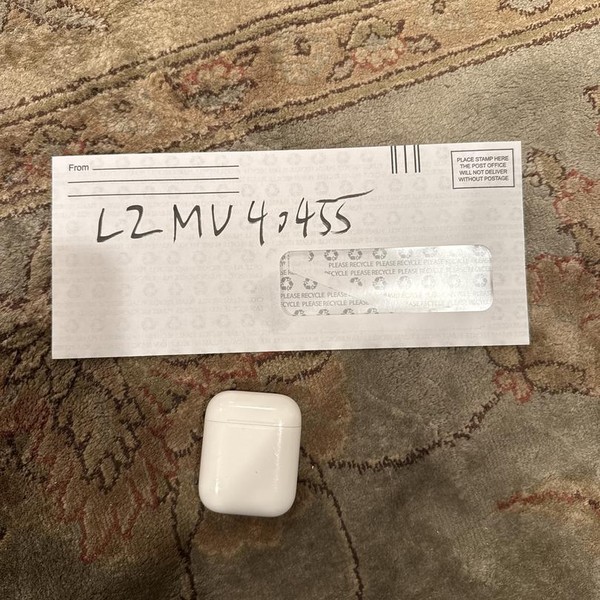 Apple AirPods 2nd Gen - Lightning Case