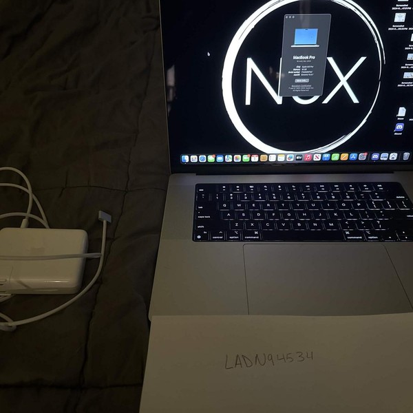 MacBook Pro Late 2023 (M3) - 16 inch - 512 GB, Silver, 18 GB, Apple M3 Pro 12-core, 18-core GPU