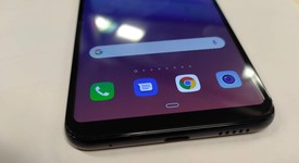 Mint
													LG V35 ThinQ - Unlocked, Black, 64 GB, photo 1 of 5