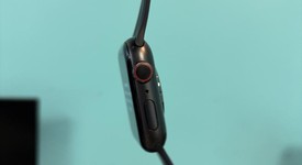 Good
													Apple Watch Series 5 44mm - Unlocked, Black, A2095 Cellular, Stainless Steel, photo 3 of 6