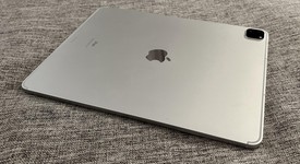 Good
													Apple iPad Pro 12.9" 4th Gen 2020 - Unlocked, Silver, 256 GB, A2069, photo 4 of 5