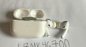 Used
													Apple AirPods Pro - Wireless Case, photo 2 of 3