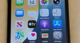 Good
													Apple iPhone SE 2nd Gen 2020 - Unlocked, Black, 64 GB, A2275, photo 3 of 11