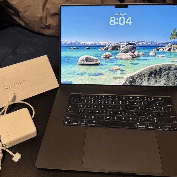 MacBook Pro 2024 - 16 inch - 1 TB, Space Black, 64 GB, Apple M4 Max 16-core