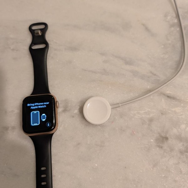 Apple Watch Series 6 40mm - Gold, A2291 - GPS, Aluminum