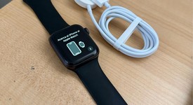 Good
													Apple Watch Series 5 40mm - Unlocked Non-US, Gray, A2156 Non-US Cellular, Aluminum, photo 1 of 10