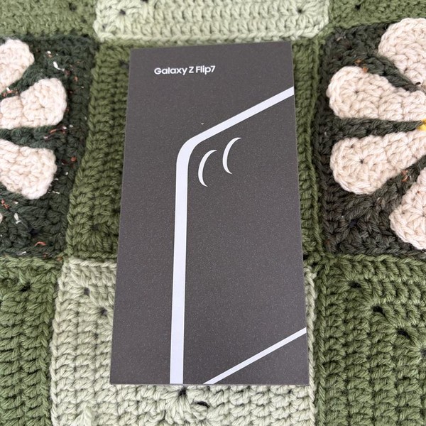 Samsung Galaxy Z Flip7 - Unlocked, 256 GB, Jet Black, 12 GB, SM-F766U1