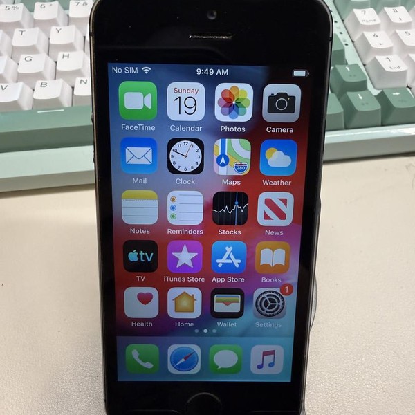 Apple iPhone 5S - Unlocked, 16 GB, Gray, A1453