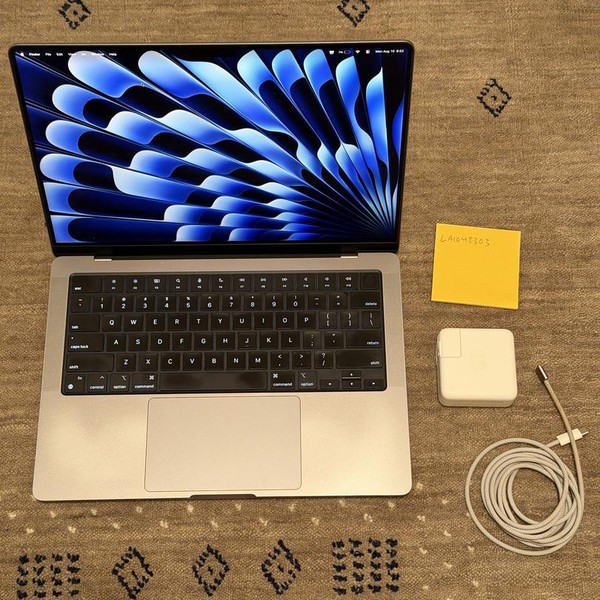 MacBook Pro Late 2023 (M3) - 14 inch - 512 GB, Gray, 8 GB, Apple M3, 10-core GPU
