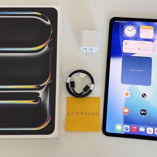 Apple iPad Pro 13 inch (M5) 2025 - Unlocked, 256 GB, Space Black, Apple M5 9-Core, A3361, Standard Glass