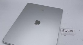 Good
													Apple iPad Pro 12.9" 4th Gen 2020 - Unlocked, Silver, 1 TB, A2069, photo 3 of 4