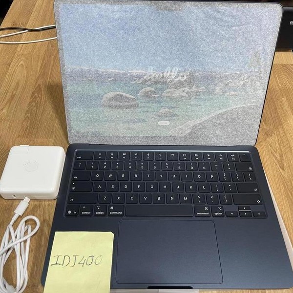MacBook Air 2026 (M5) - 13 inch - 512 GB, Midnight, 16 GB, Apple M5 10-Core (8-core GPU)