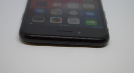 Good
													Apple iPhone 7 - Unlocked Non-US, Jet Black, 128 GB, A1779, photo 5 of 9