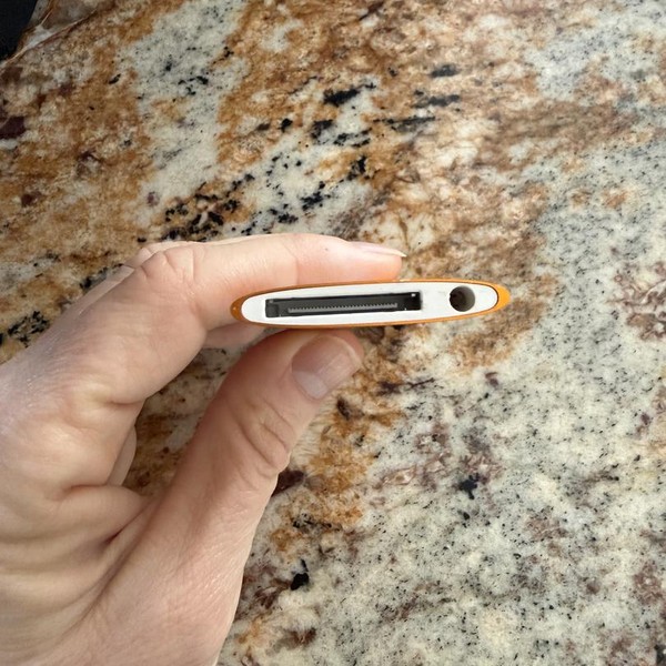 Apple iPod Nano 4th Gen - 8 GB, Orange