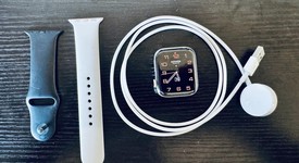 Good
													Apple Watch Series 4 44mm - Unlocked, Silver, A1976 - Cellular, Hermes, photo 2 of 4