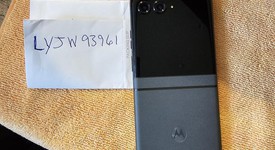 Good
													Motorola Razr (2024) - Cricket, Gray, 256 GB, 8 GB, photo 3 of 9