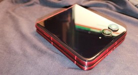 Fair
													Motorola Razr Ultra (2025) - Unlocked, PANTONE Rio Red, 1 TB, 16 GB, photo 4 of 15