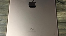 Fair
													Apple iPad 8th Gen - Unlocked, Gold, 32 GB, A2428, photo 3 of 7