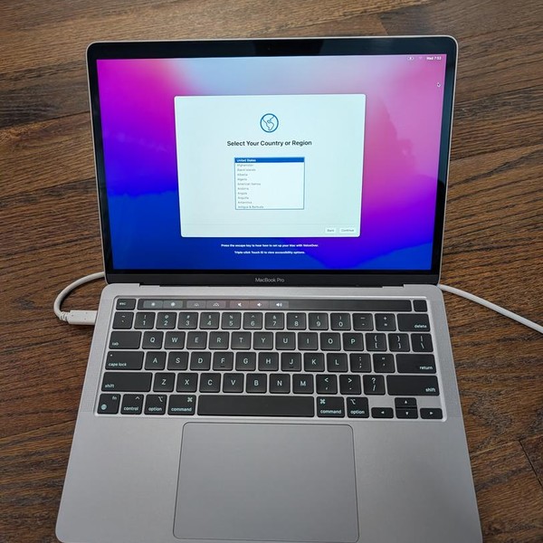 MacBook Pro 2020 - 13 inch - 512 GB, Gray, 8 GB, Apple M1