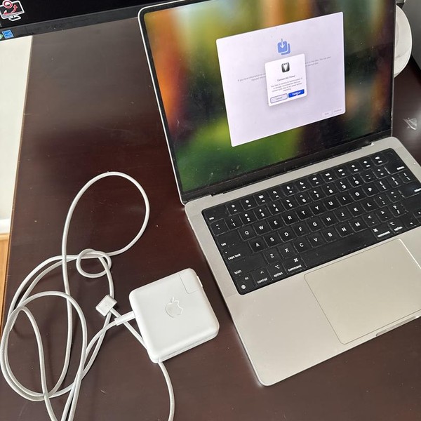 MacBook Pro 2021 - 14 inch - 512 GB, Gray, 16 GB, Apple M1 Pro 8-core