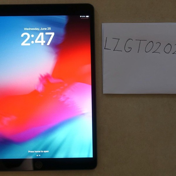 Apple iPad Air 3rd Gen - Wi-Fi, 64 GB, Gray