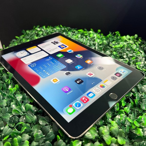 Apple iPad Air 2 - Unlocked, 128 GB, Gray