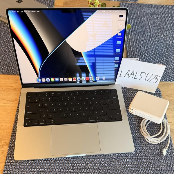 MacBook Pro 2024 - 14 inch - 512 GB, Silver, 16 GB, Apple M4