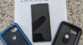 Good
													Google Pixel 2 XL - Verizon, Black & White, 64 GB, Verizon Edition, photo 3 of 8