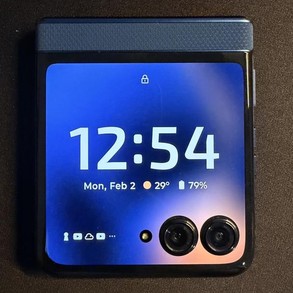 Motorola Razr (2025) - Unlocked, 256 GB, Blue, 8 GB