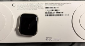 Good
													Apple Watch Series 9 41mm - Unlocked, Starlight, A2982 - Cellular, Aluminum, photo 3 of 12